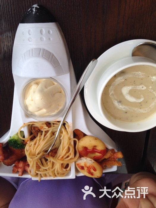 【JDB电子试玩网页版】晾衣杆这样装,阳台搭配漂亮!(图2) JDB电子